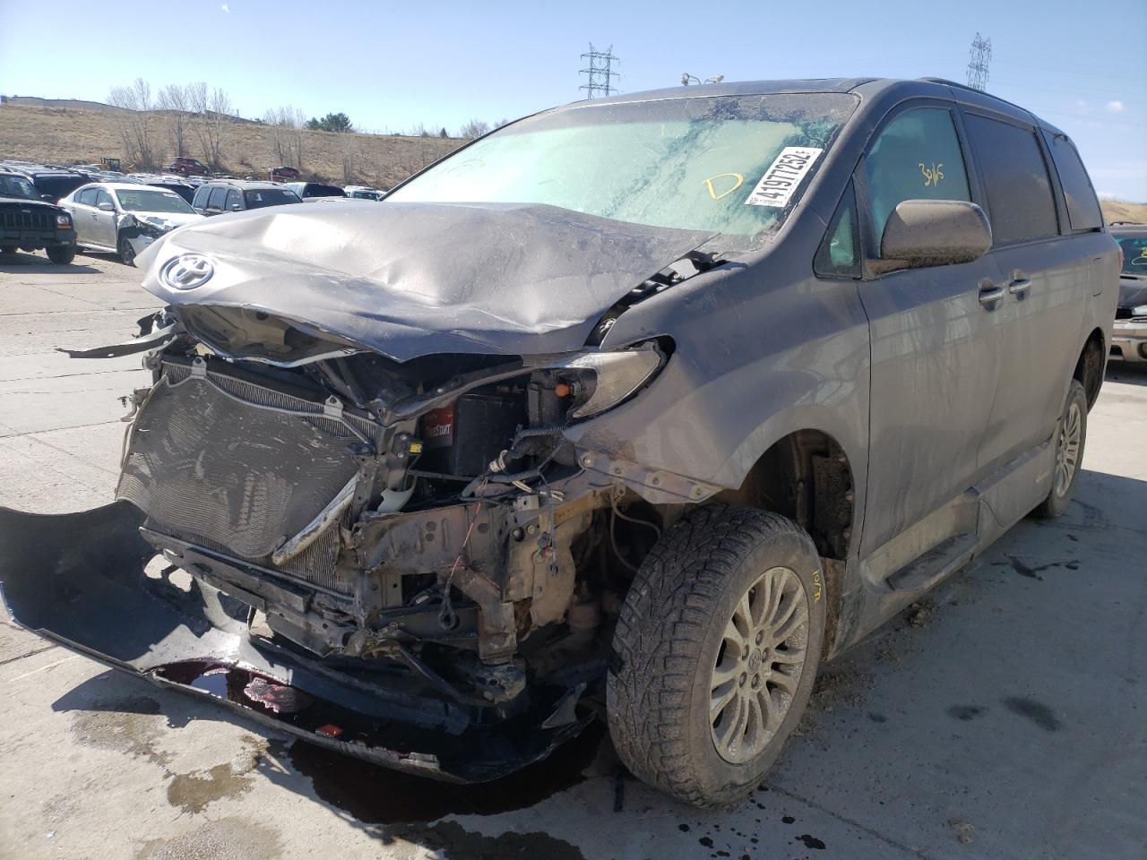 Photo 2 from auction – 2017 TOYOTA SIENNA XLE with VIN 5TDYZ3DC2HS773978