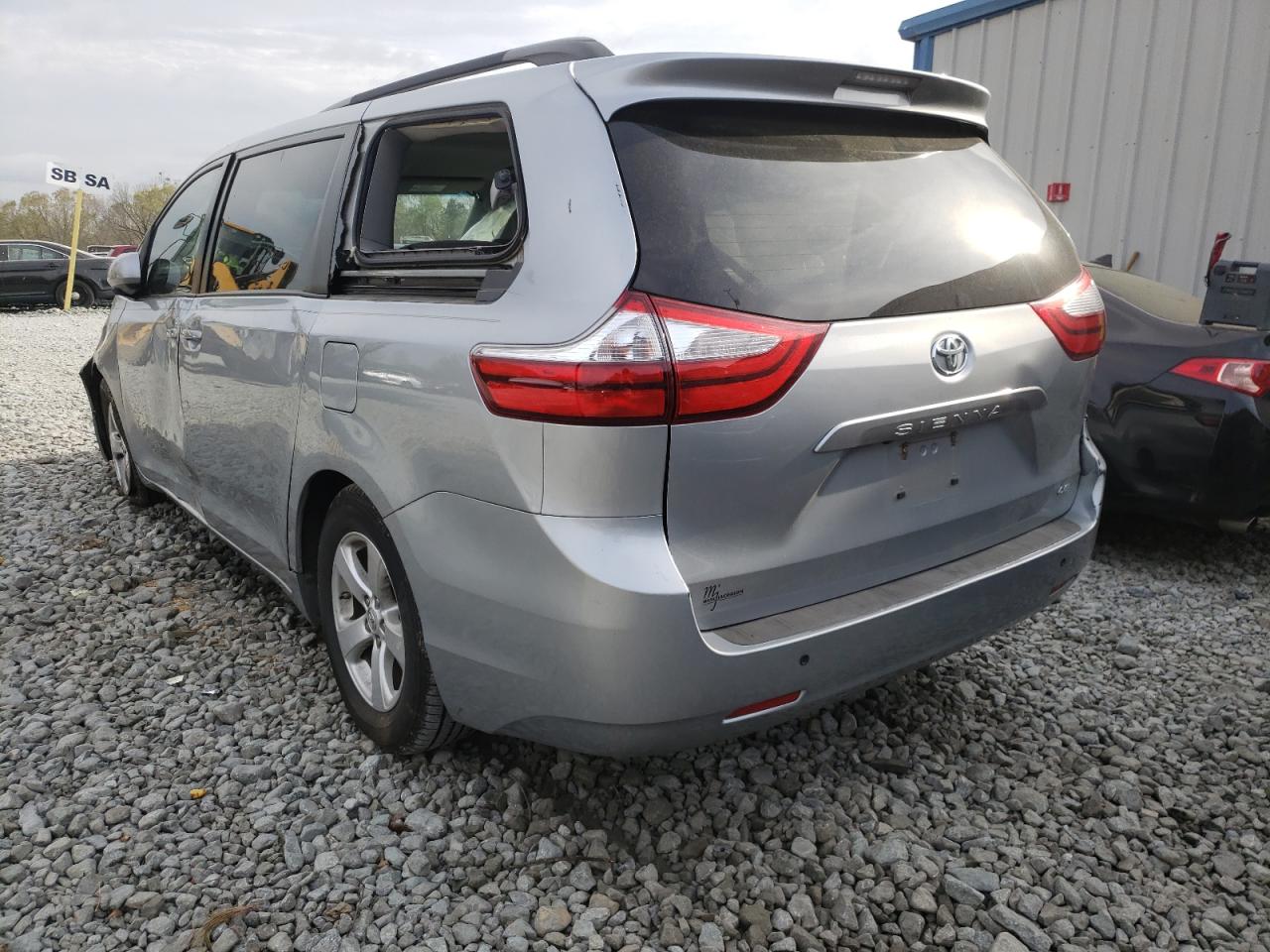 Photo 3 from auction – 2015 TOYOTA SIENNA LE with VIN 5TDKK3DC2FS630424