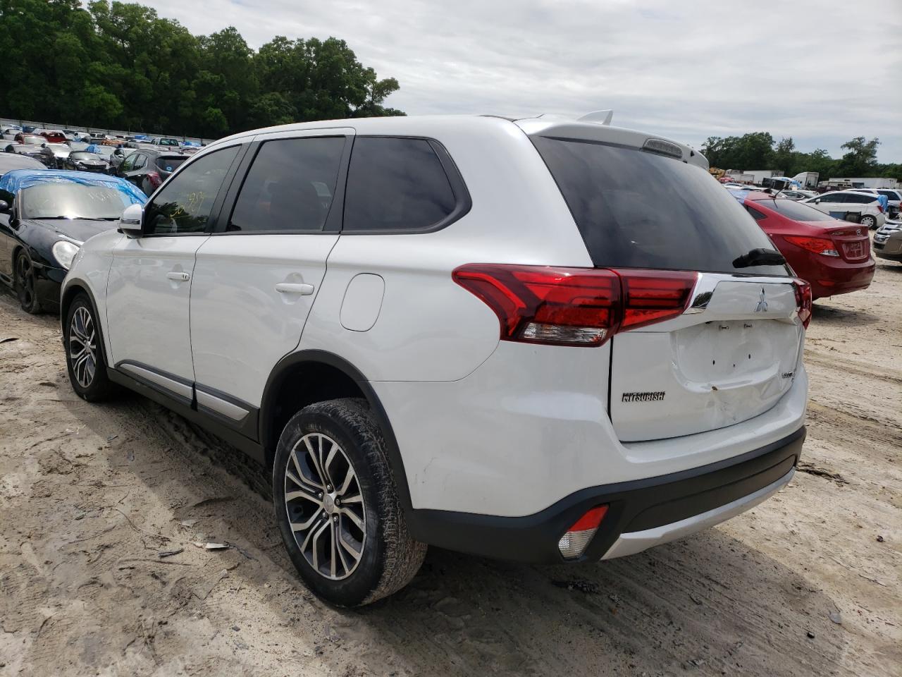 Photo 3 from auction – 2018 MITSUBISHI OUTLANDER with VIN JA4AZ3A3XJZ000907
