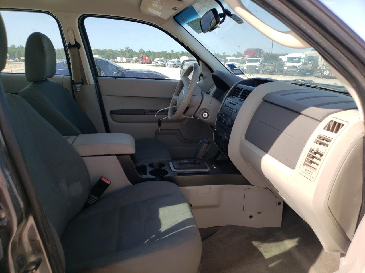 Photo 5 from auction – 2012 FORD ESCAPE XLS with VIN 1FMCU0C74CKC43373