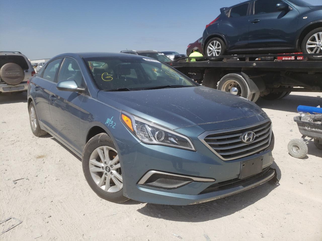 HYUNDAI SONATA SE 2017 with VIN 5NPE24AF0HH562134 - Photo from auction