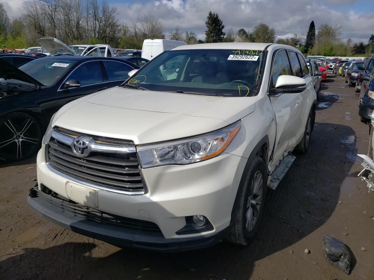 Photo 2 from auction – 2014 TOYOTA HIGHLANDER with VIN 5TDBKRFH4ES007123