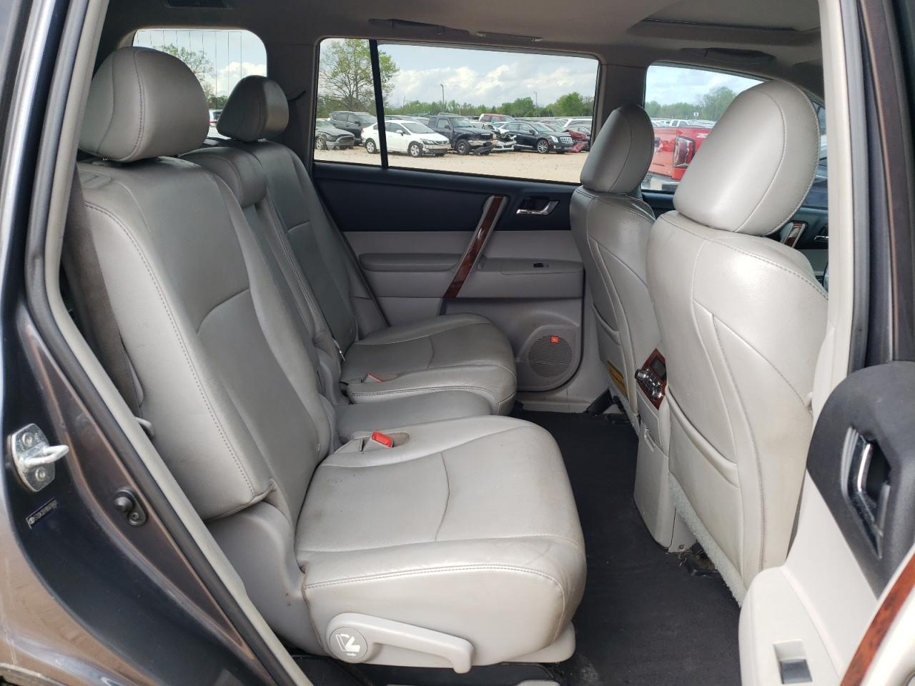 Photo 6 from auction – 2011 TOYOTA HIGHLANDER with VIN 5TDDK3EH1BS076600