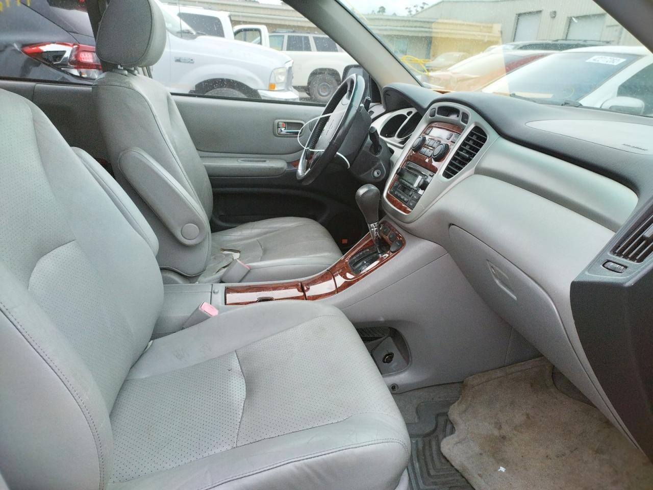 Photo 5 from auction – 2004 TOYOTA HIGHLANDER with VIN JTEEP21A240015508