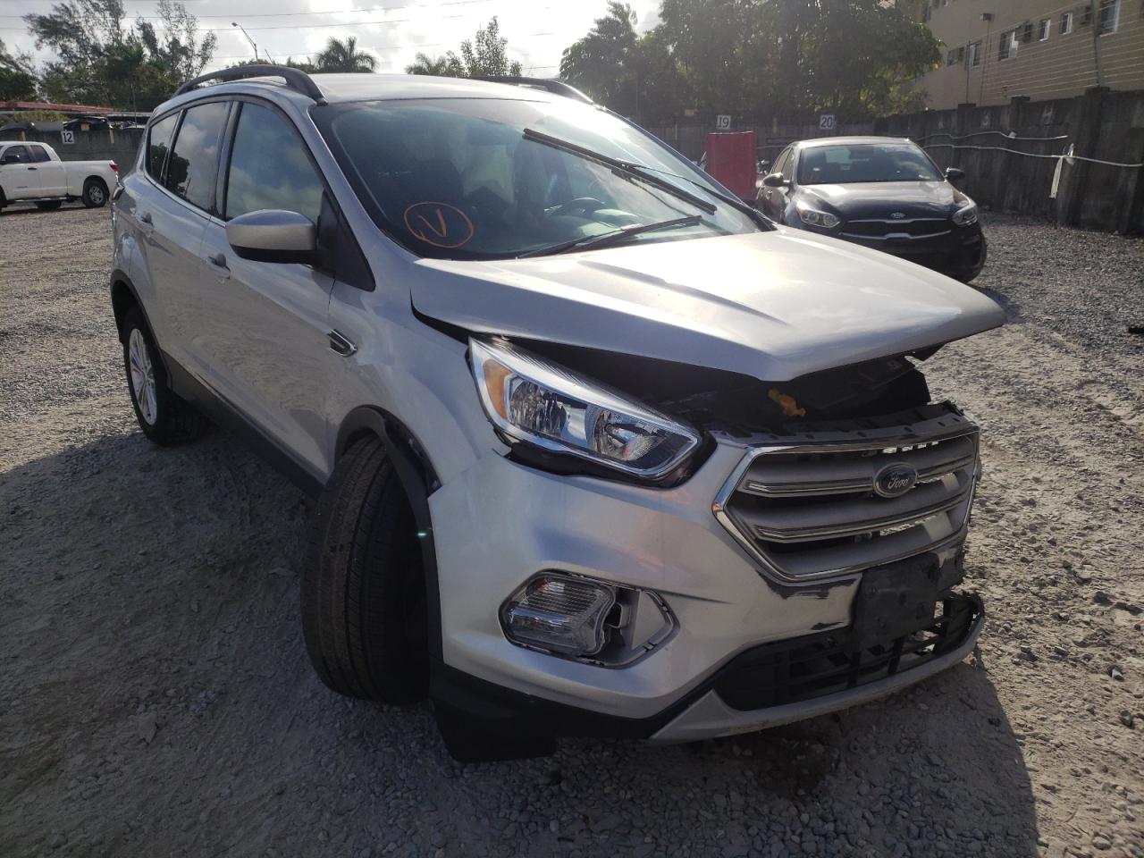 Photo 1 from auction – 2018 FORD ESCAPE SE with VIN 1FMCU9GD8JUD33163
