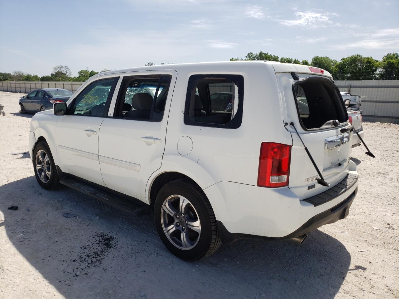Photo 3 from auction – 2015 HONDA PILOT SE with VIN 5FNYF4H31FB008027