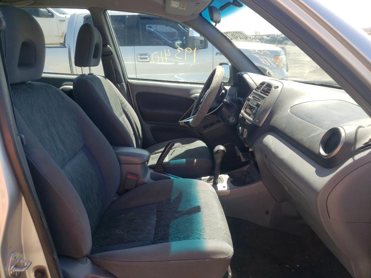 Photo 5 from auction – 2003 TOYOTA RAV4 with VIN JTEGH20V830083787