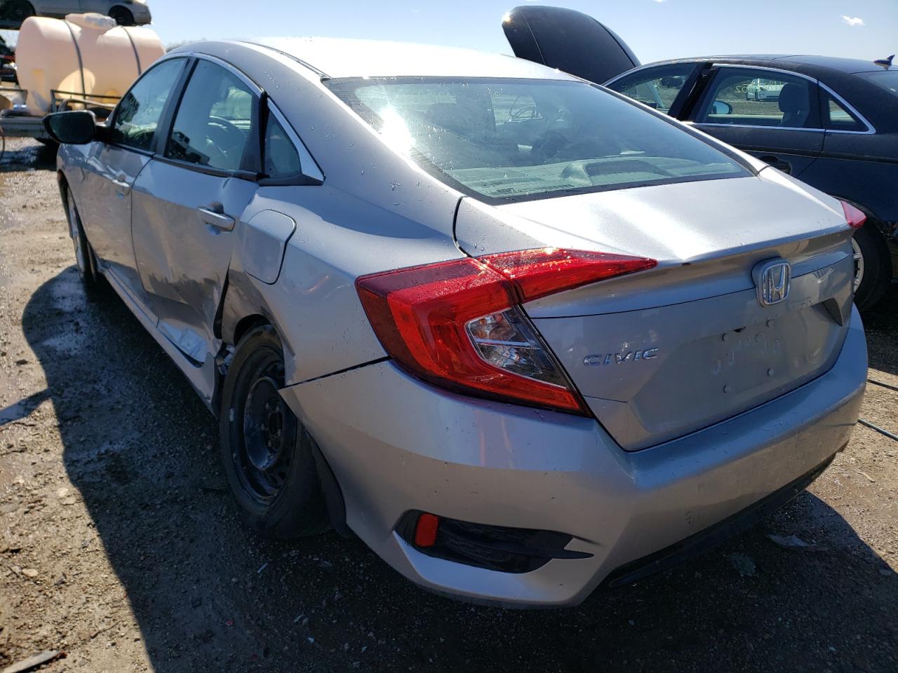 Photo 3 from auction – 2017 HONDA CIVIC LX with VIN 19XFC2F56HE058374
