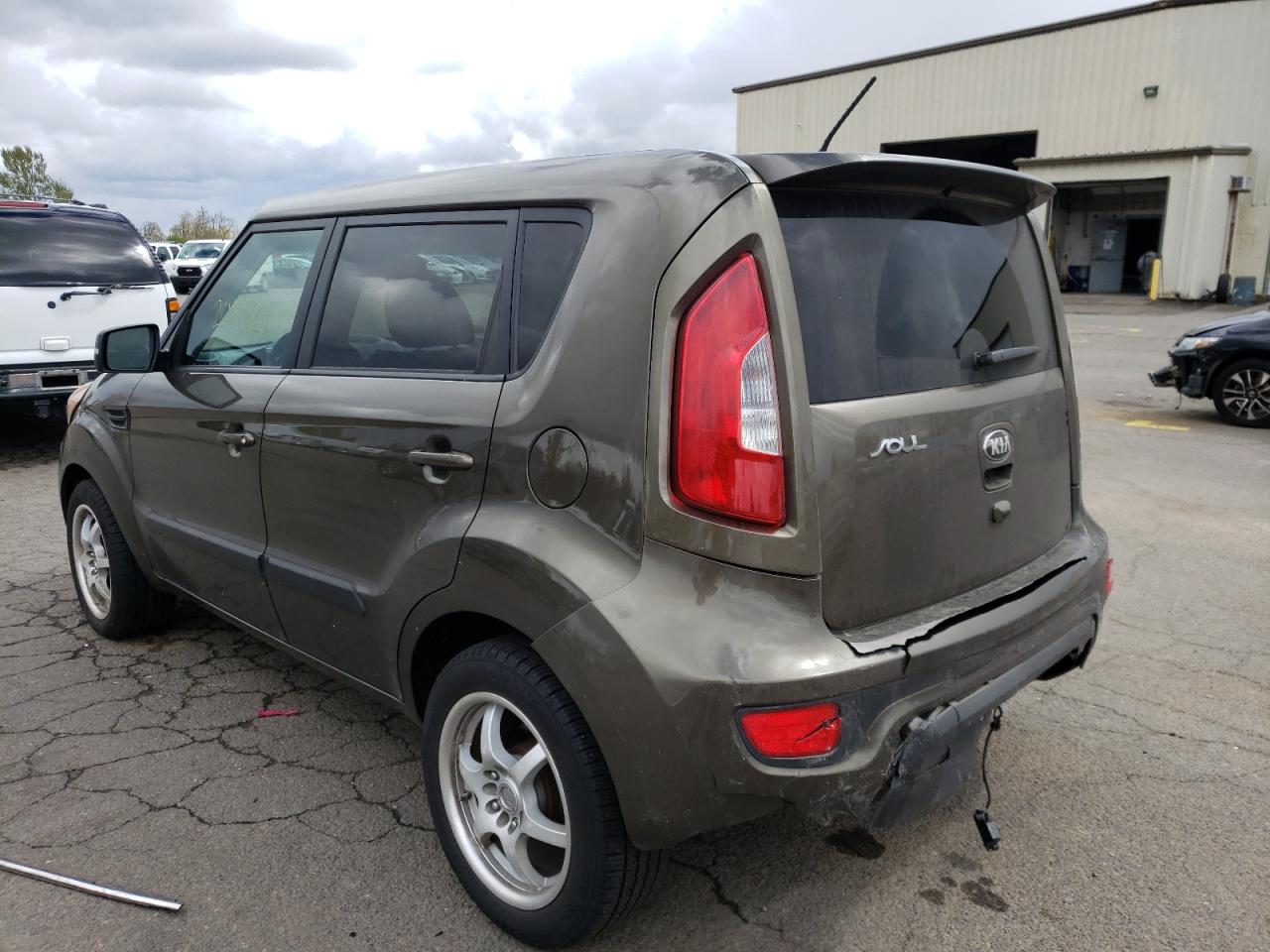 Photo 3 from auction – 2013 KIA SOUL with VIN KNDJT2A60D7493895