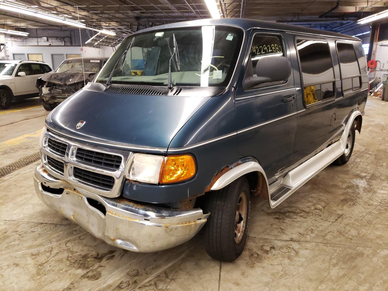 Photo 2 from auction – 1999 DODGE RAM VAN B1 with VIN 2B6HB11Y2XK563698