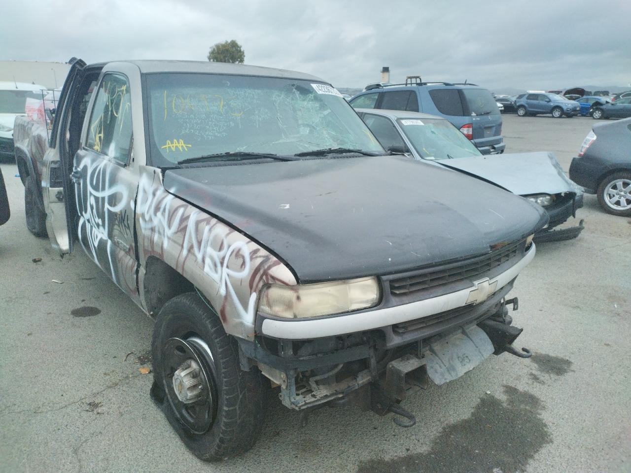 CHEVROLET SILVERADO 2000 with VIN 1GCGK29U9YE269834 - Photo from auction