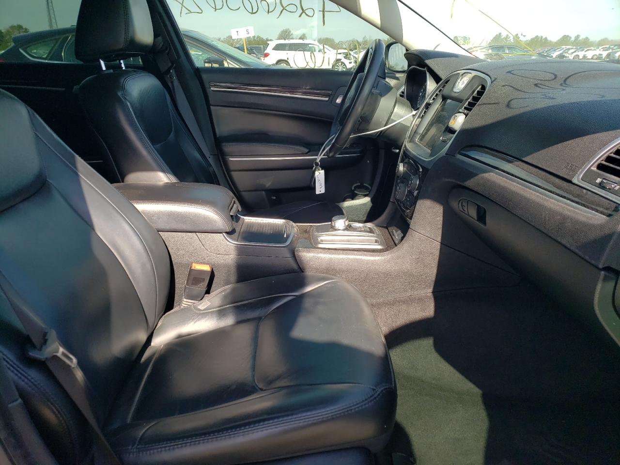 Photo 5 from auction – 2016 CHRYSLER 300 LIMITE with VIN 2C3CCAAG5GH189485