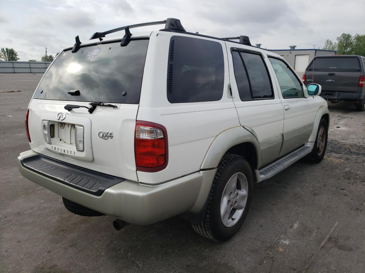 Photo 4 from auction – 2001 INFINITI QX4 with VIN JNRDR07X01W100382