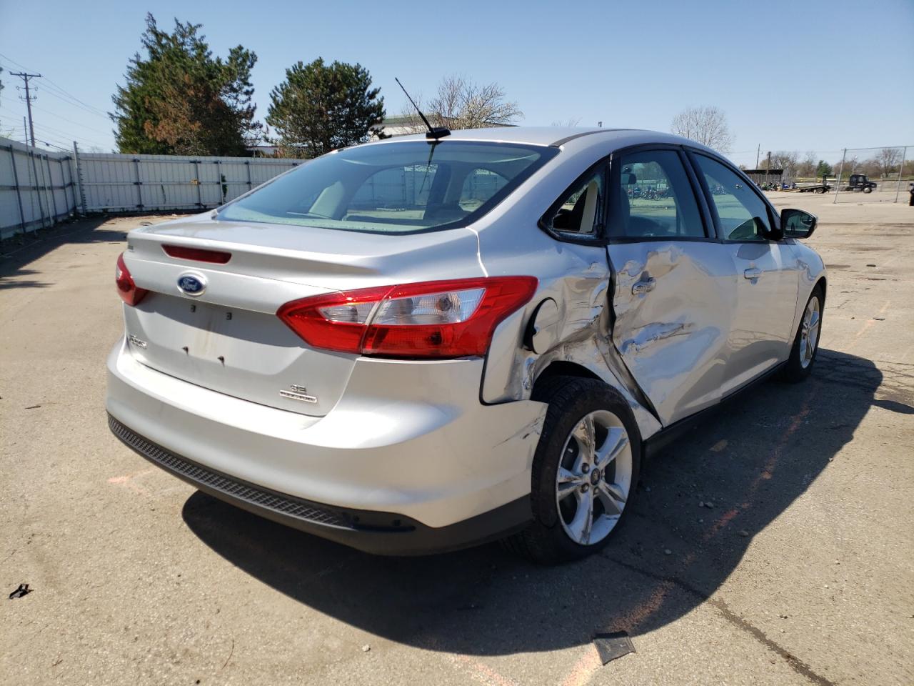 Photo 4 from auction – 2014 FORD FOCUS SE with VIN 1FADP3F28EL435657