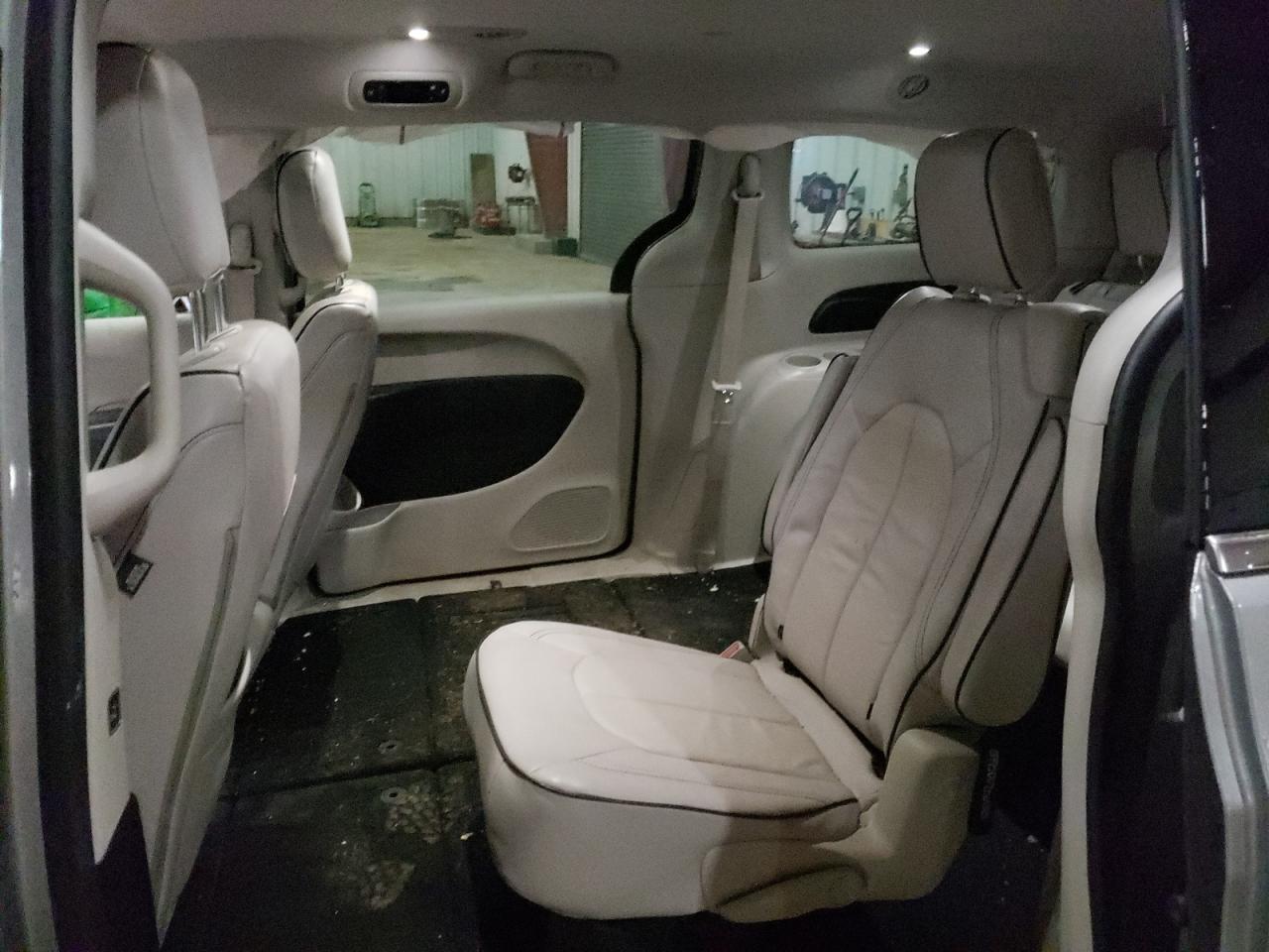 Photo 6 from auction – 2017 CHRYSLER PACIFICA T with VIN 2C4RC1DG3HR553383