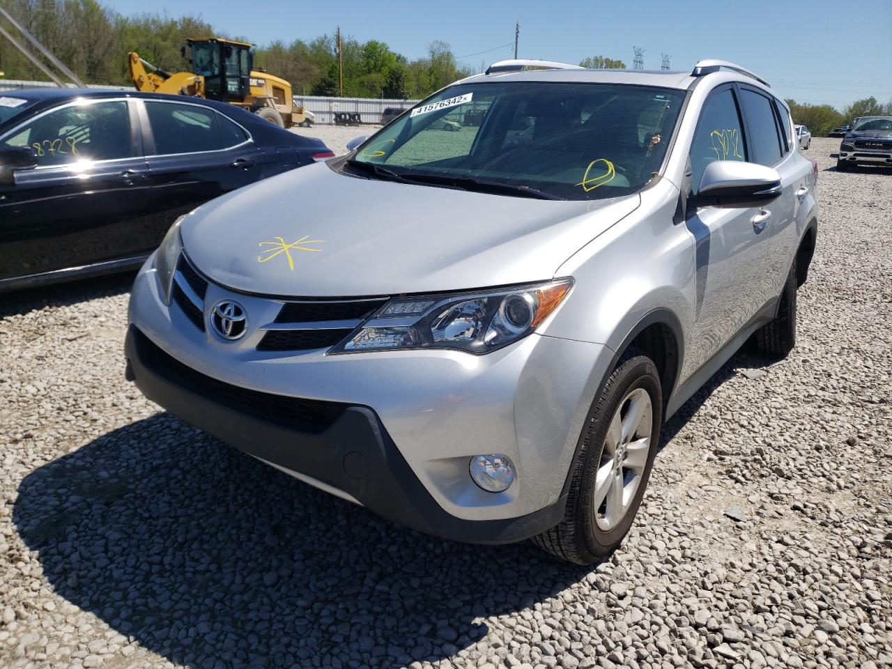 Photo 2 from auction – 2014 TOYOTA RAV4 XLE with VIN JTMRFREV0EJ010849