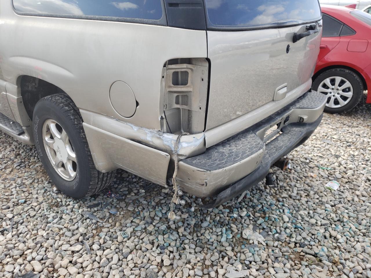 Photo 9 from auction – 2002 GMC DENALI XL with VIN 1GKFK66U52J331000