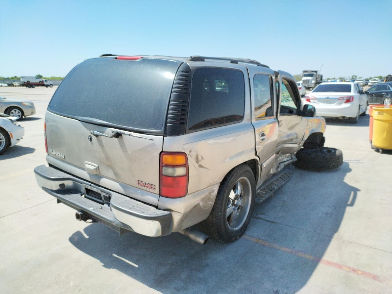 Photo 4 from auction – 2002 GMC YUKON with VIN 1GKEC13V02R324448