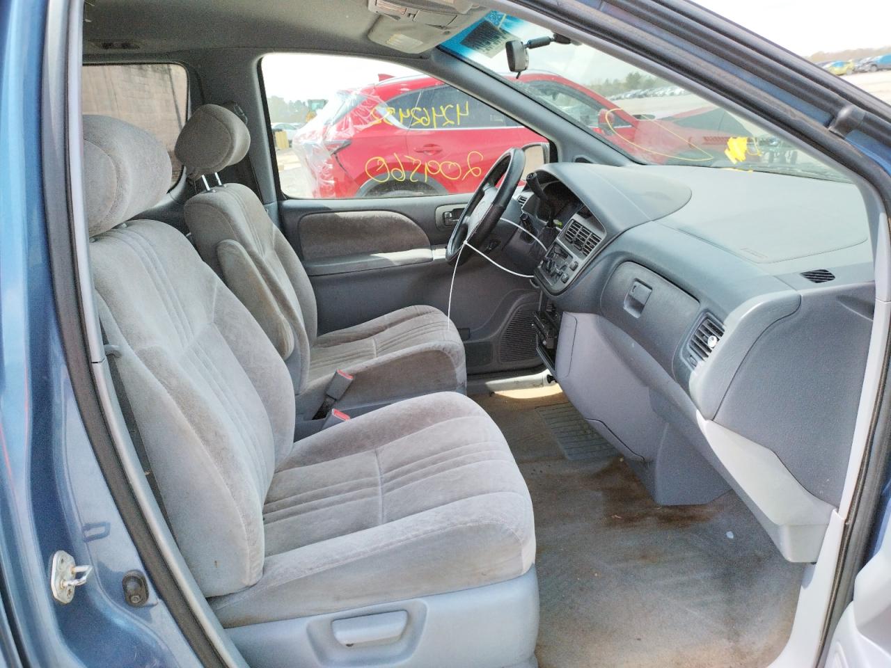 Photo 5 from auction – 1998 TOYOTA SIENNA LE with VIN 4T3ZF13C2WU078429