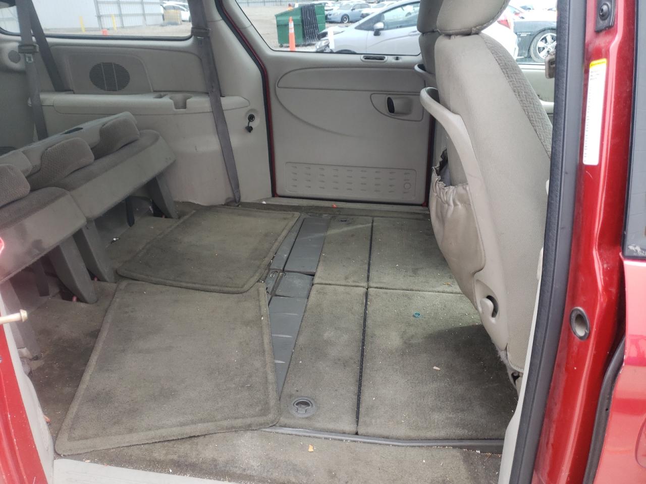 Photo 6 from auction – 2005 CHRYSLER TOWN & COU with VIN 2C4GP54L25R600897