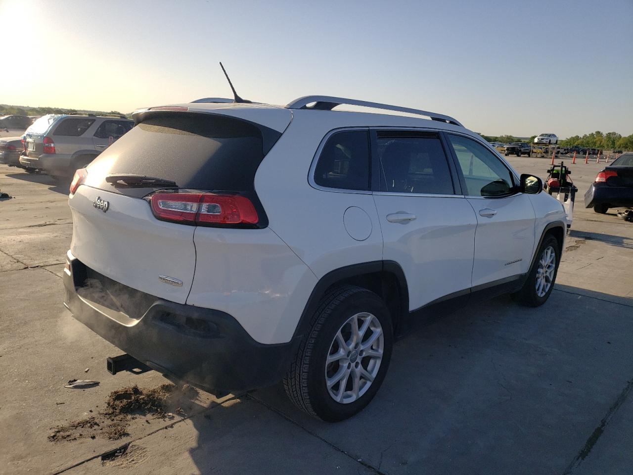Photo 4 from auction – 2014 JEEP CHEROKEE L with VIN 1C4PJLCS5EW205201
