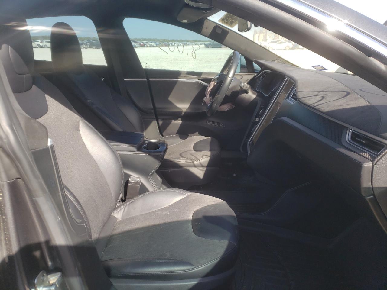 Photo 5 from auction – 2016 TESLA MODEL S with VIN 5YJSA1E27GF132464