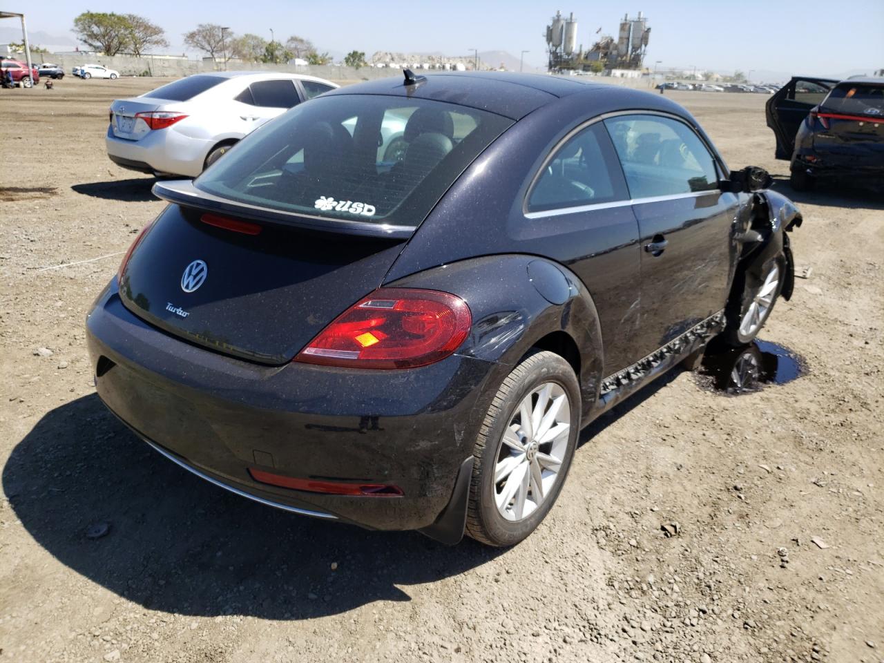 Photo 4 from auction – 2018 VOLKSWAGEN BEETLE SE with VIN 3VWJD7AT5JM708055