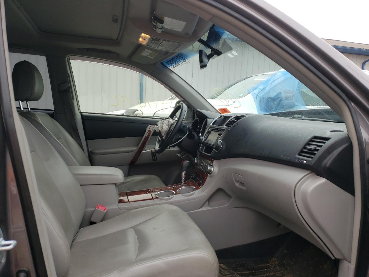 Photo 5 from auction – 2013 TOYOTA HIGHLANDER with VIN JTEDC3EH2D2012973