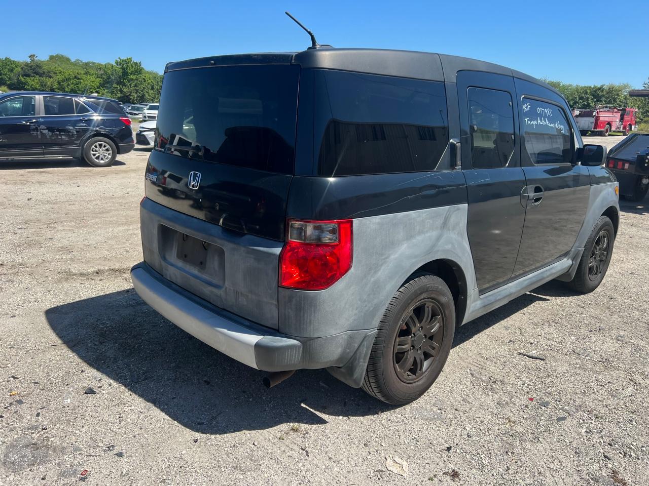 Photo 4 from auction – 2006 HONDA ELEMENT EX with VIN 5J6YH28686L018747