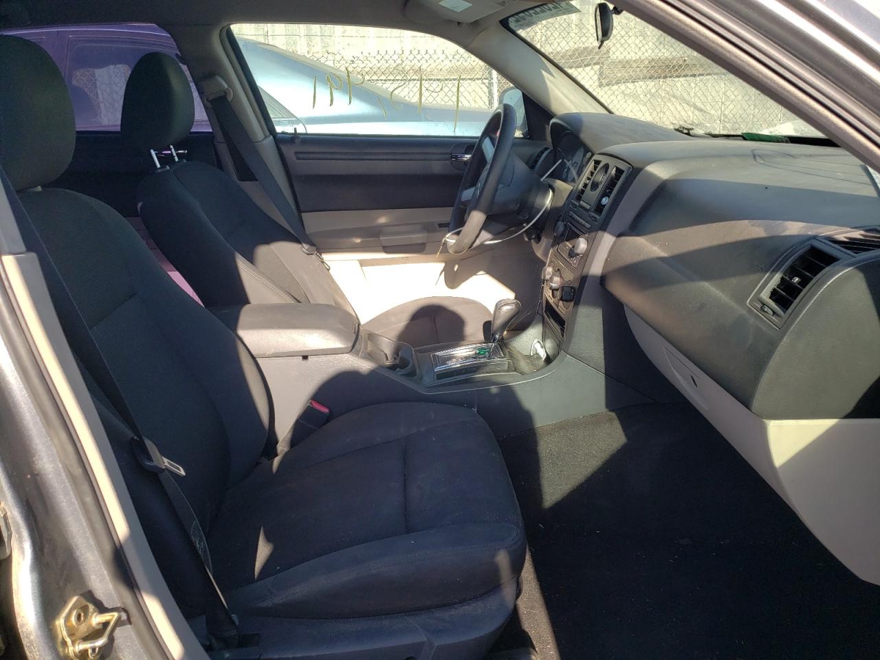 Photo 5 from auction – 2007 CHRYSLER 300 with VIN 2C3KA43R47H636678