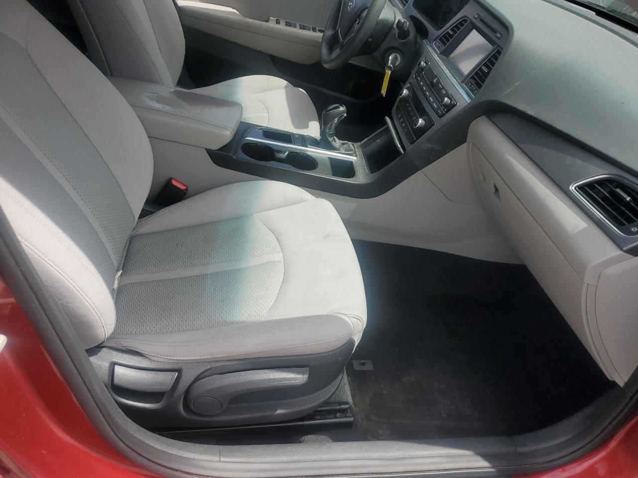 Photo 5 from auction – 2016 HYUNDAI SONATA SE with VIN 5NPE24AF2GH386427