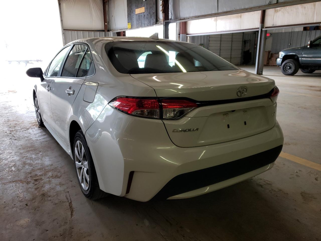 Photo 3 from auction – 2020 TOYOTA COROLLA LE with VIN 5YFEPRAE2LP110431
