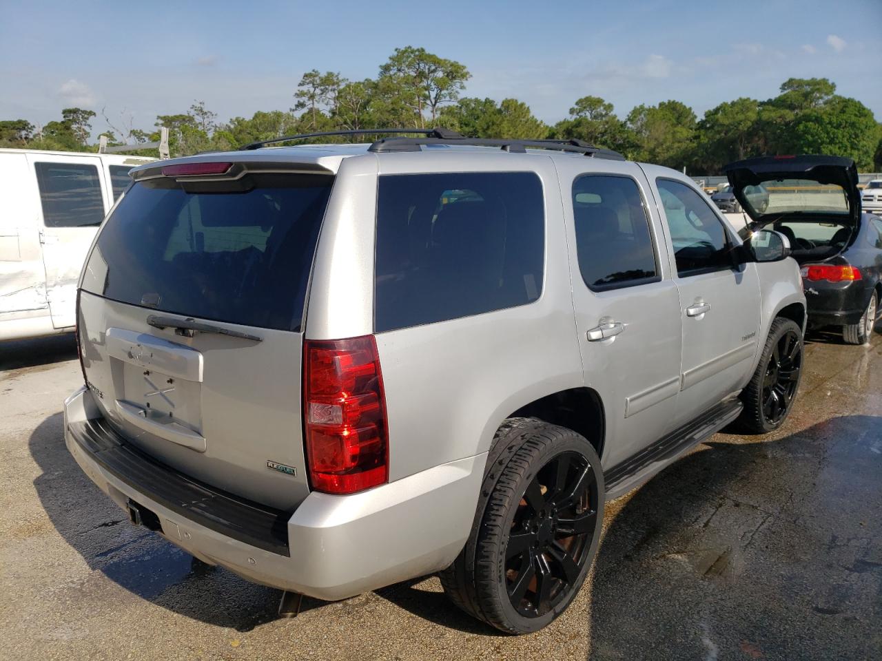 Photo 4 from auction – 2011 CHEVROLET TAHOE C150 with VIN 1GNSCBE04BR298000