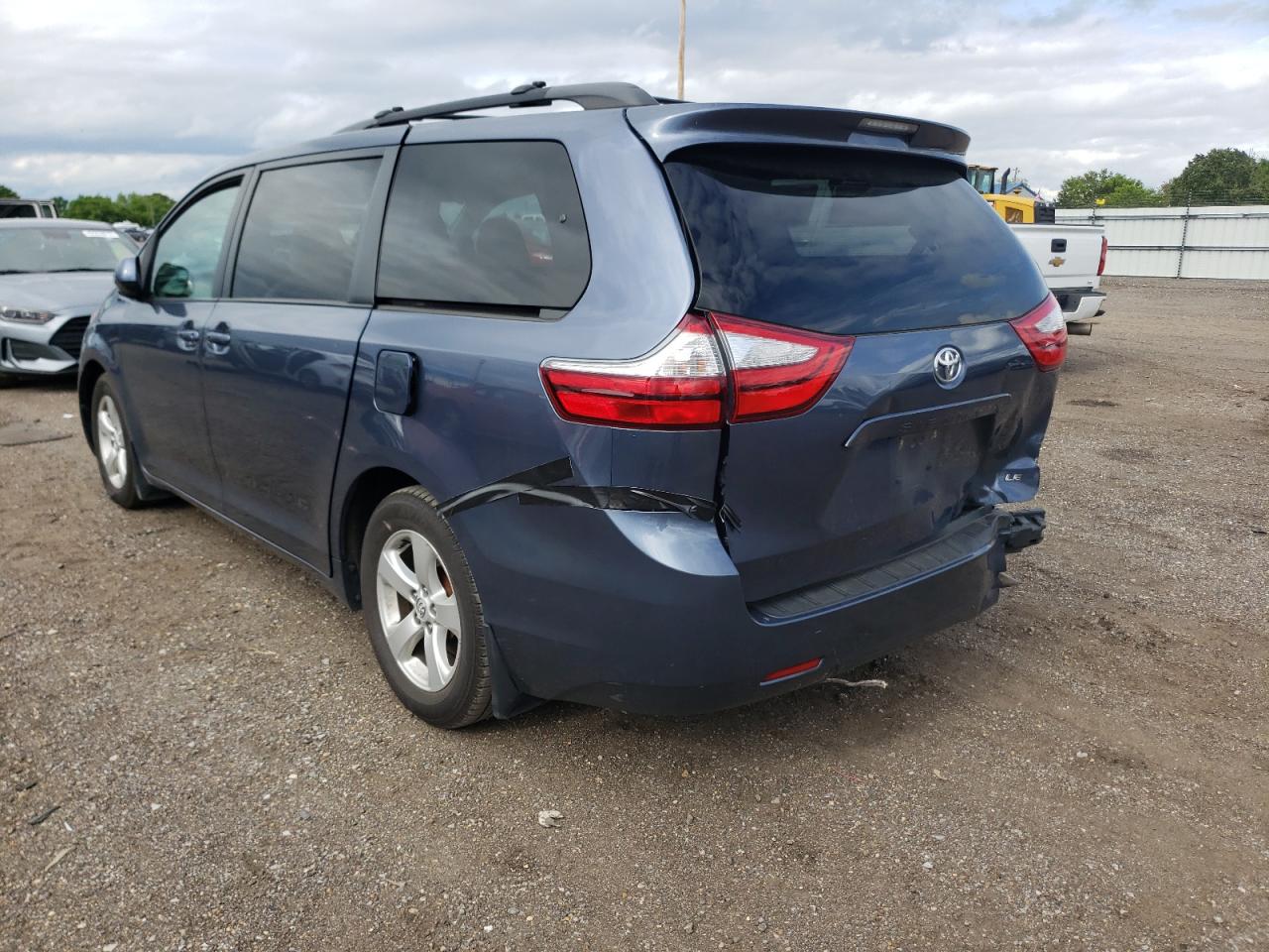 Photo 3 from auction – 2015 TOYOTA SIENNA LE with VIN 5TDKK3DC4FS593229