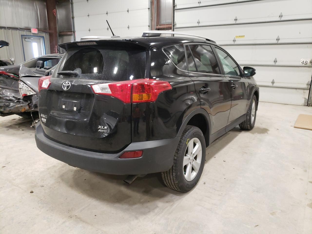 Photo 4 from auction – 2014 TOYOTA RAV4 XLE with VIN 2T3RFREV8EW179695