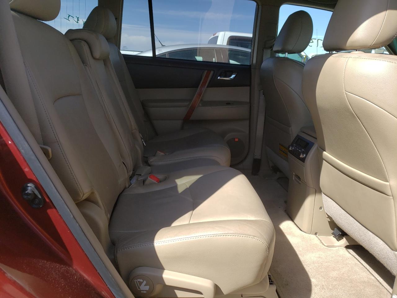 Photo 6 from auction – 2010 TOYOTA HIGHLANDER with VIN 5TDYK3EH3AS022859