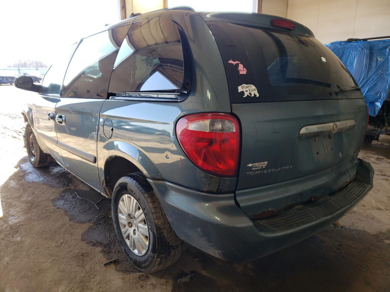 Photo 3 from auction – 2006 CHRYSLER TOWN & COU with VIN 1A4GP45R06B757948