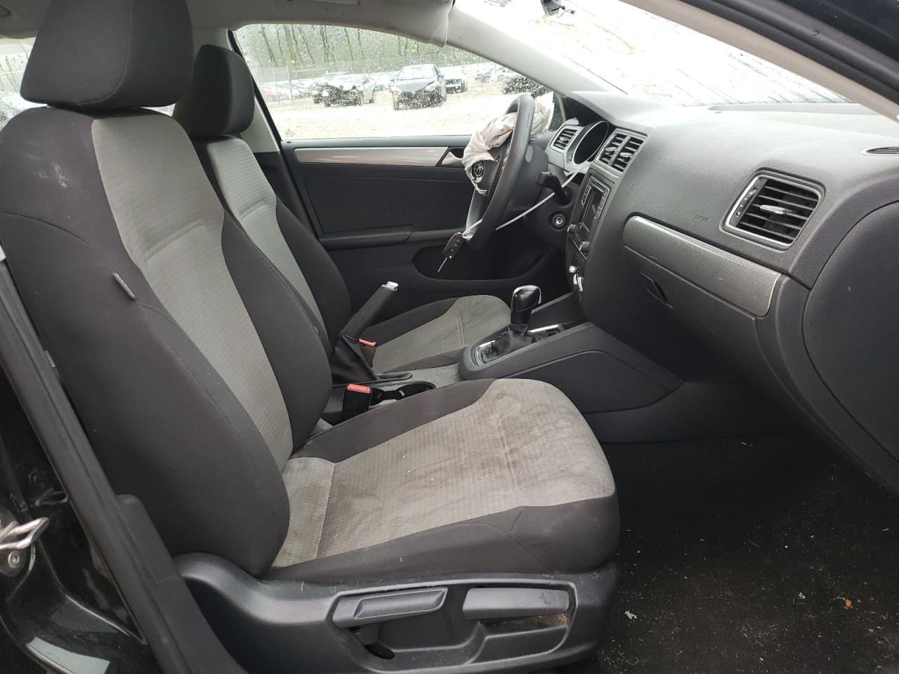 Photo 5 from auction – 2017 VOLKSWAGEN JETTA S with VIN 3VW2B7AJ6HM405434