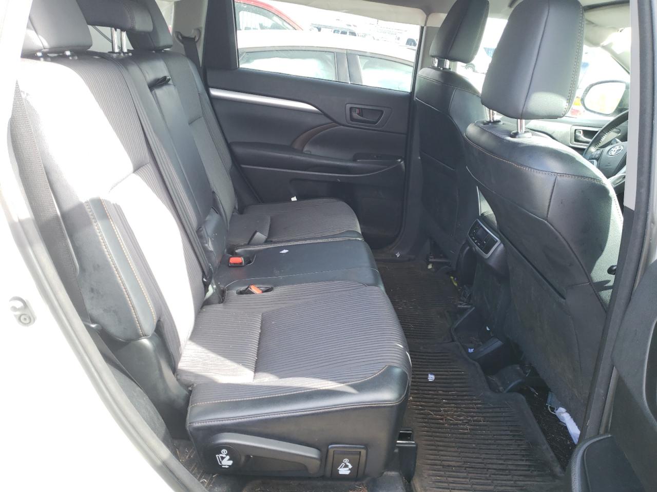 Photo 6 from auction – 2014 TOYOTA HIGHLANDER with VIN 5TDBKRFH4ES007123