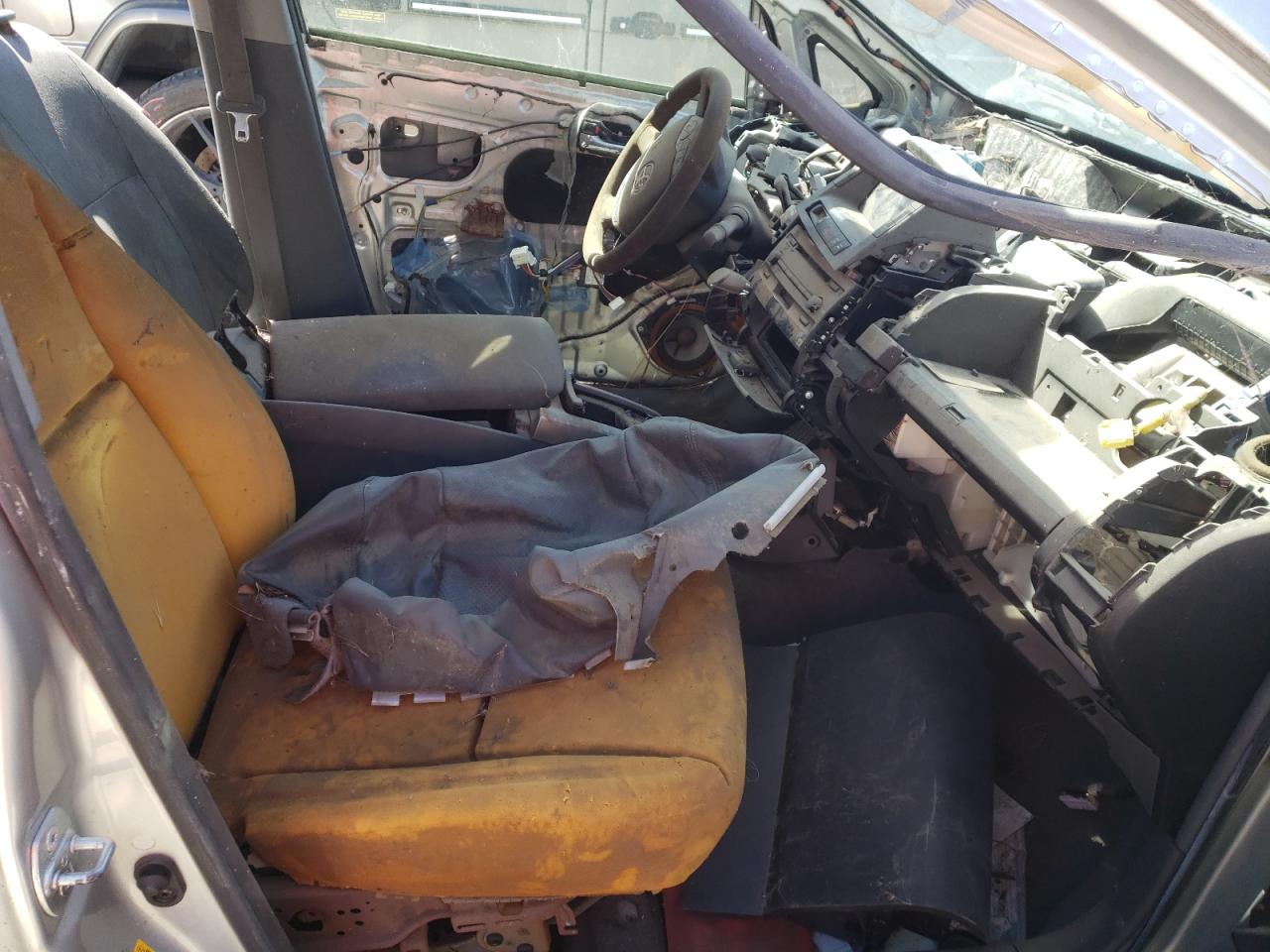 Photo 5 from auction – 2005 TOYOTA PRIUS with VIN JTDKB20U757045257