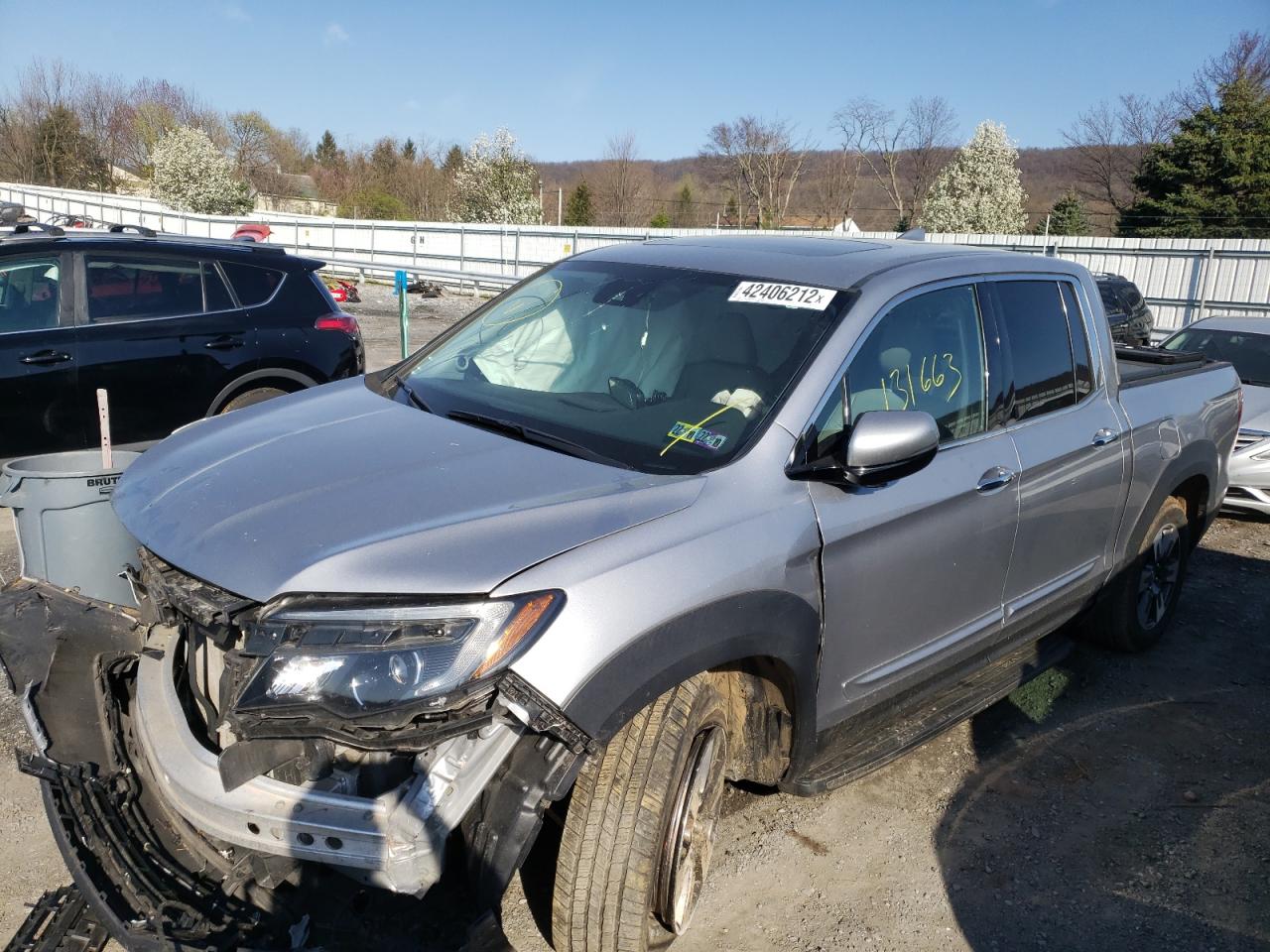 Photo 2 from auction – 2017 HONDA RIDGELINE with VIN 5FPYK3F71HB020796