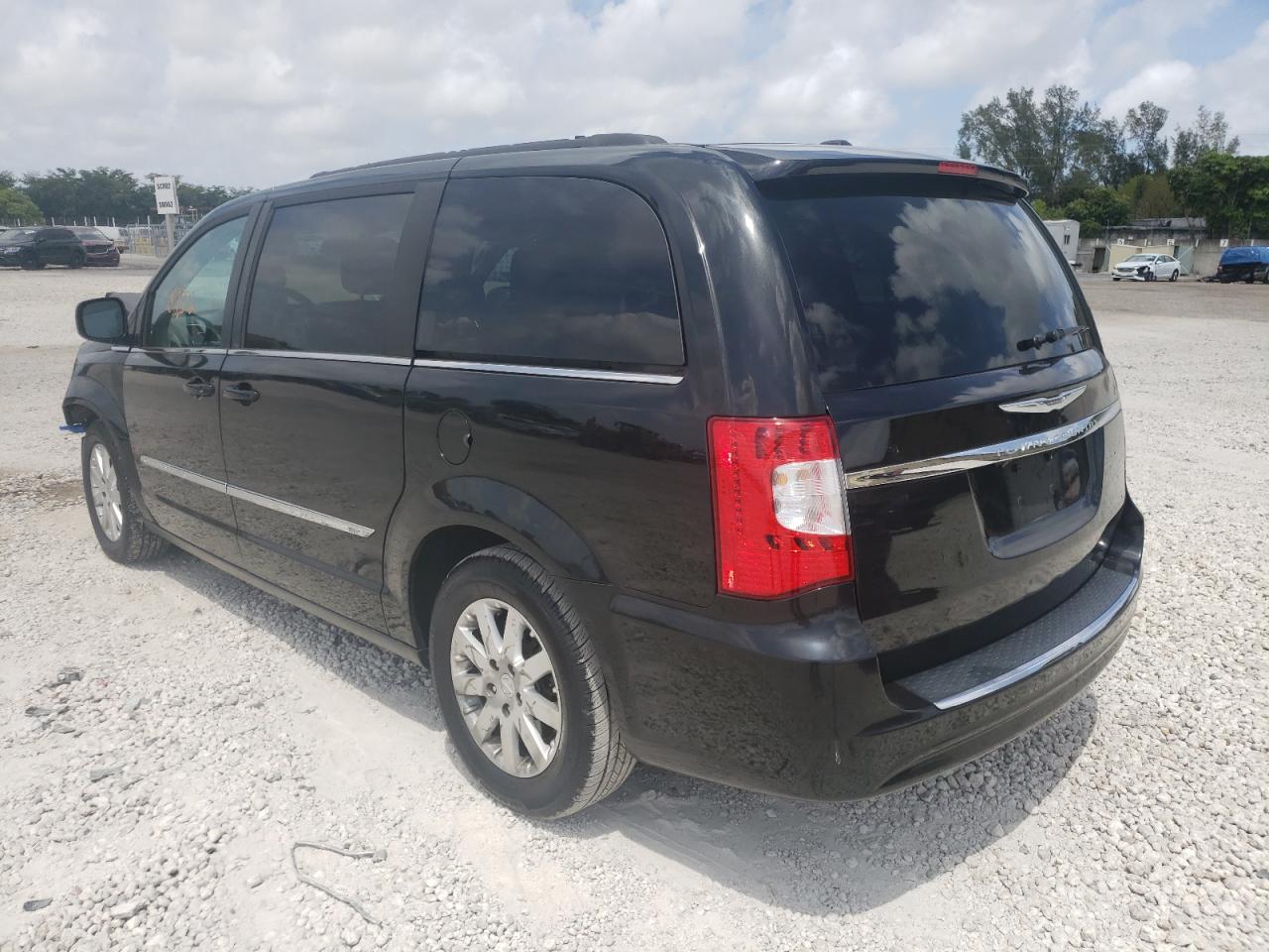Photo 3 from auction – 2013 CHRYSLER TOWN & COU with VIN 2C4RC1BG9DR649242