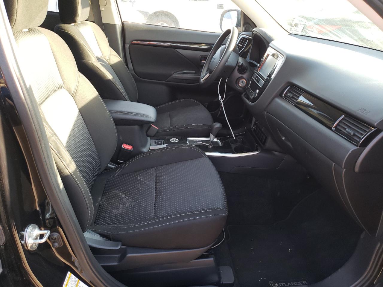 Photo 5 from auction – 2019 MITSUBISHI OUTLANDER with VIN JA4AZ3A35KZ006468
