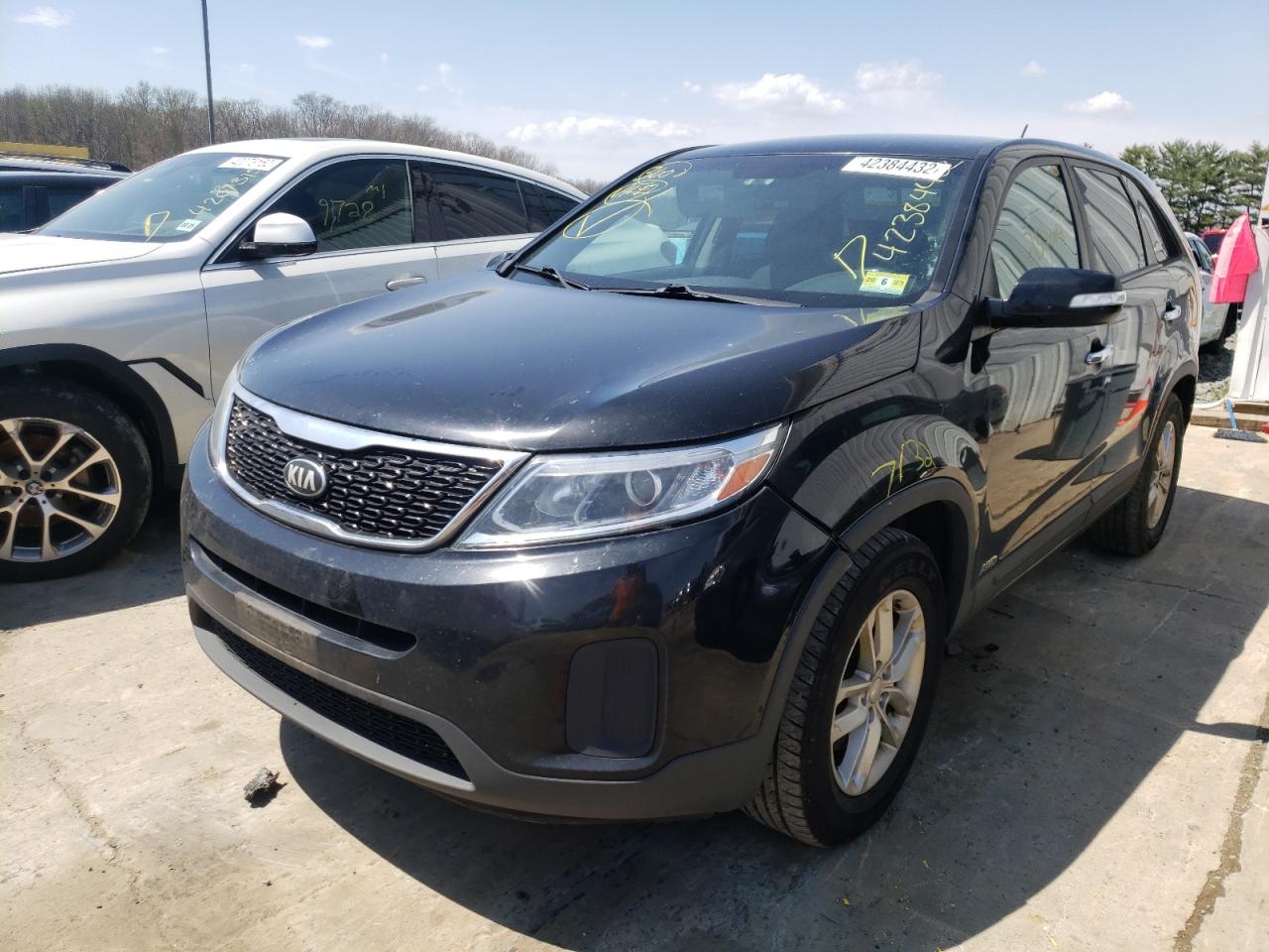 Photo 2 from auction – 2014 KIA SORENTO LX with VIN 5XYKTCA62EG509285