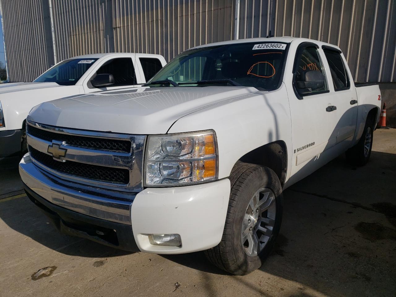 Photo 2 from auction – 2007 CHEVROLET SILVERADO with VIN 2GCEK13M971696263