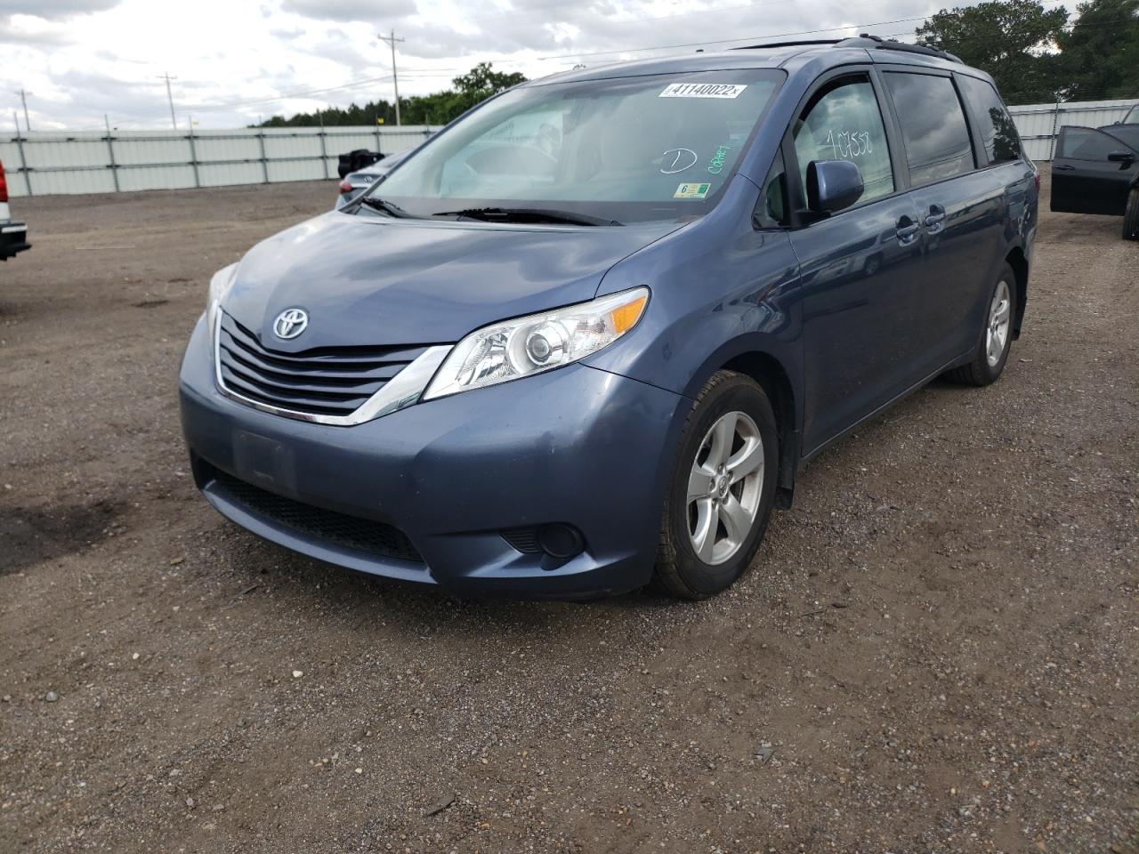 Photo 2 from auction – 2015 TOYOTA SIENNA LE with VIN 5TDKK3DC4FS593229