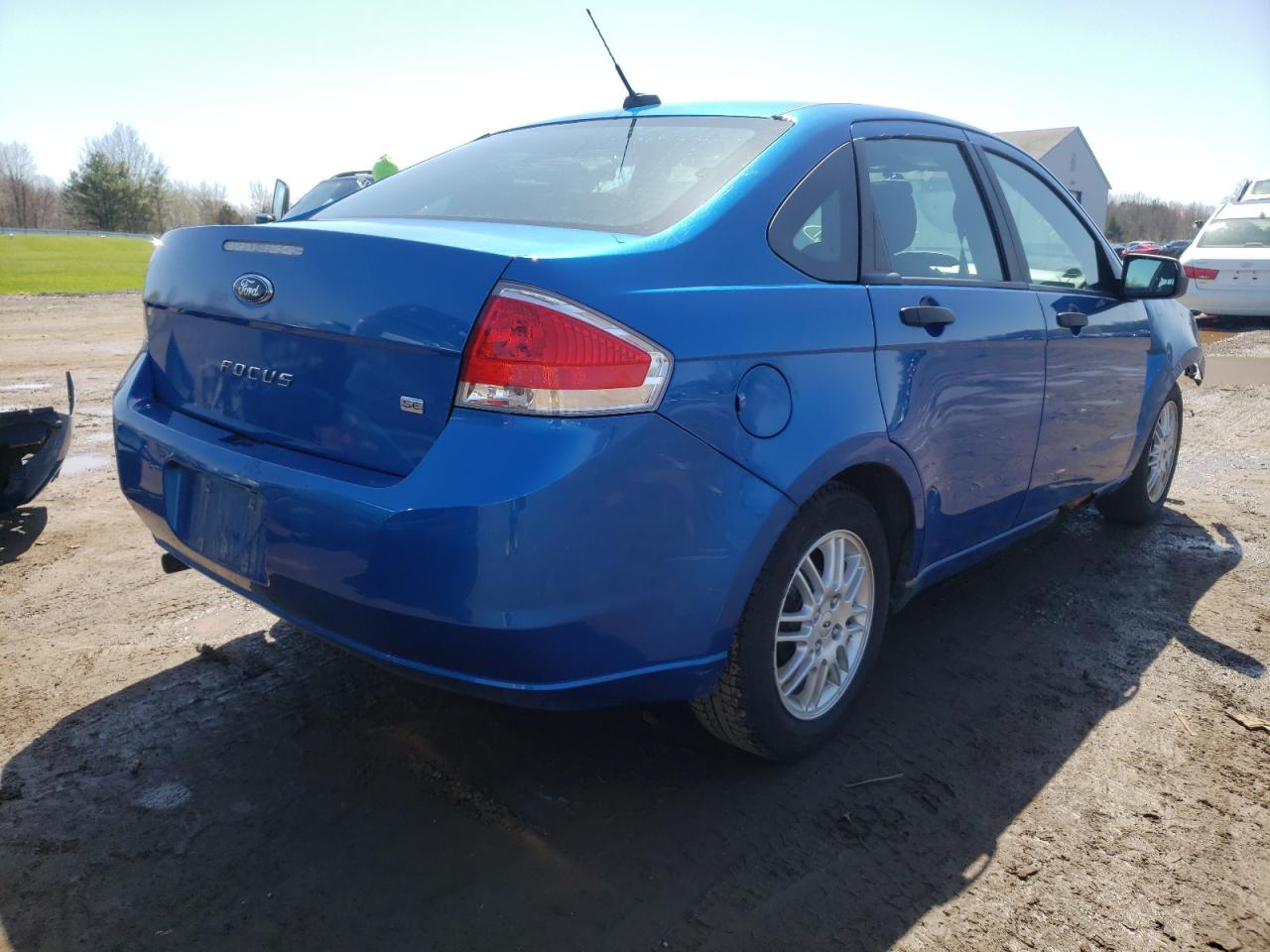 Photo 4 from auction – 2011 FORD FOCUS SE with VIN 1FAHP3FN5BW129621