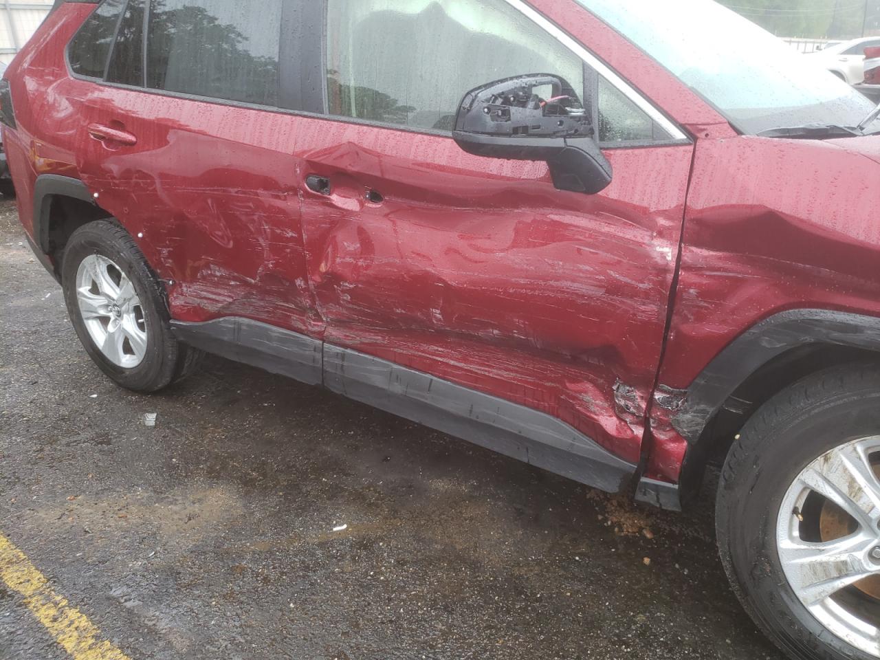 Photo 9 from auction – 2021 TOYOTA RAV4 LE with VIN JTMH1RFV5MD065979