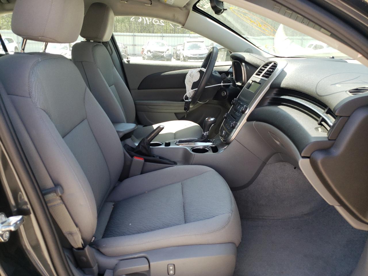 Photo 5 from auction – 2015 CHEVROLET MALIBU LS with VIN 1G11B5SL8FF302301