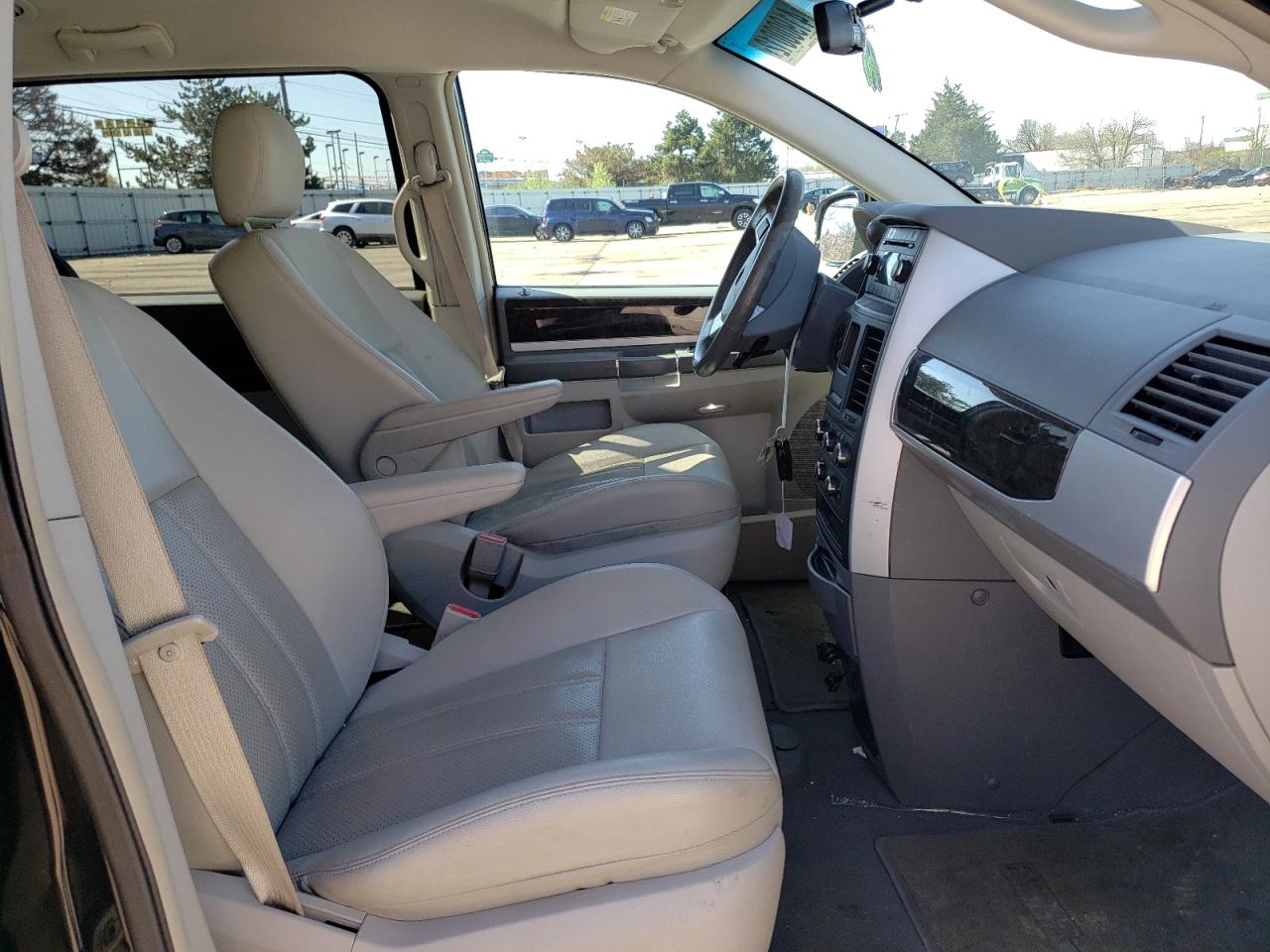 Photo 5 from auction – 2009 DODGE GRAND CARA with VIN 2D8HN54X89R660316